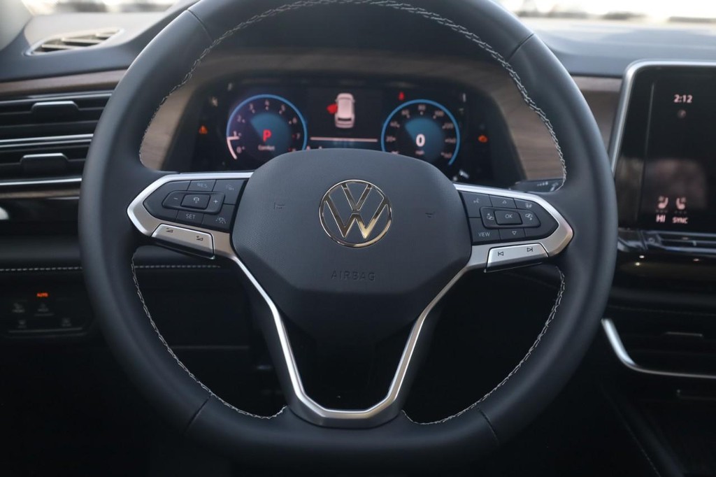 Volkswagen Atlas Vehicle Full-screen Gallery Image 8