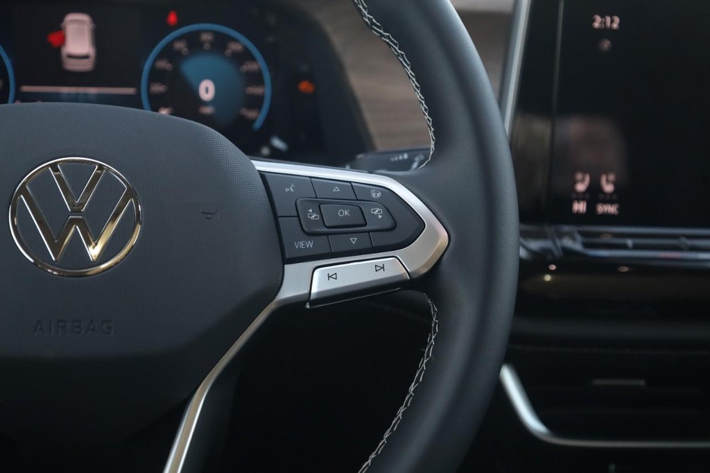 Volkswagen Atlas Vehicle Full-screen Gallery Image 9