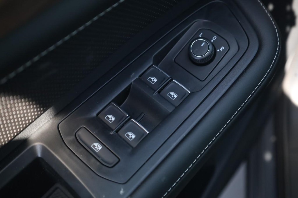 Volkswagen Atlas Vehicle Full-screen Gallery Image 11