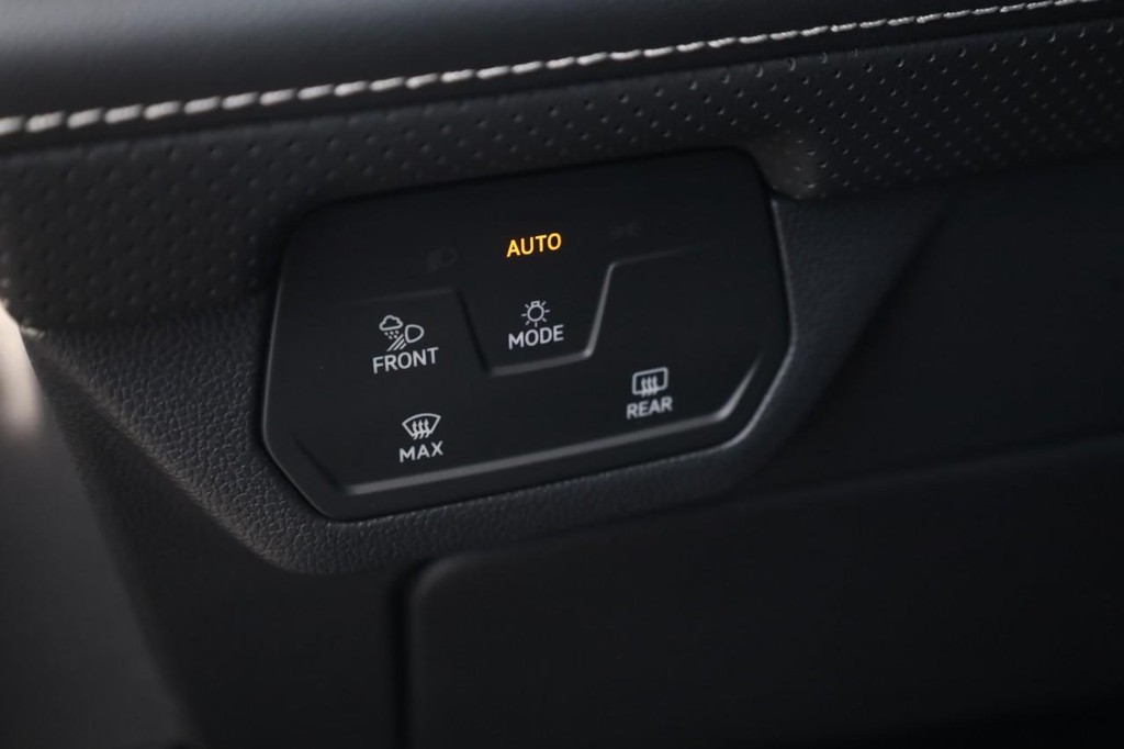 Volkswagen Atlas Vehicle Full-screen Gallery Image 12