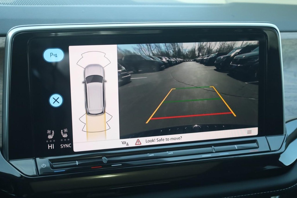 Volkswagen Atlas Vehicle Full-screen Gallery Image 16