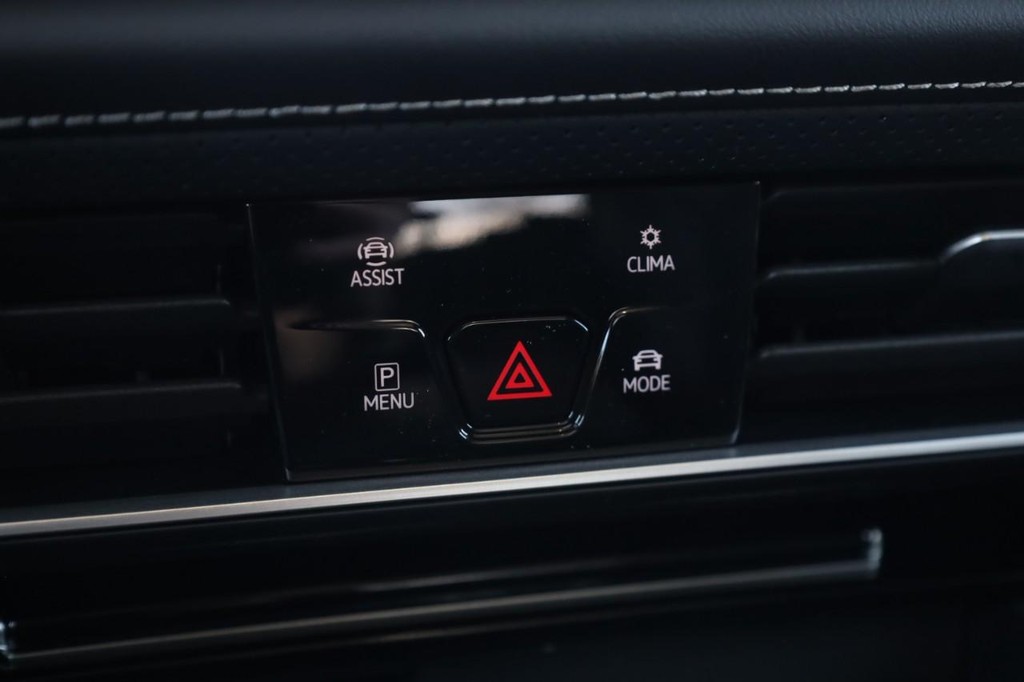 Volkswagen Atlas Vehicle Full-screen Gallery Image 17