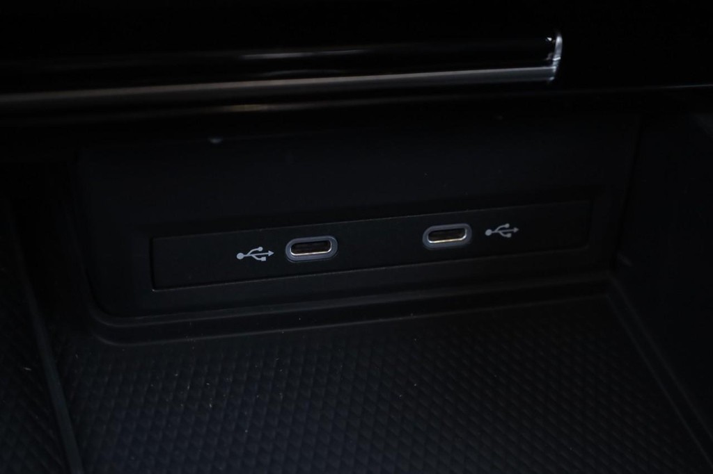 Volkswagen Atlas Vehicle Full-screen Gallery Image 18