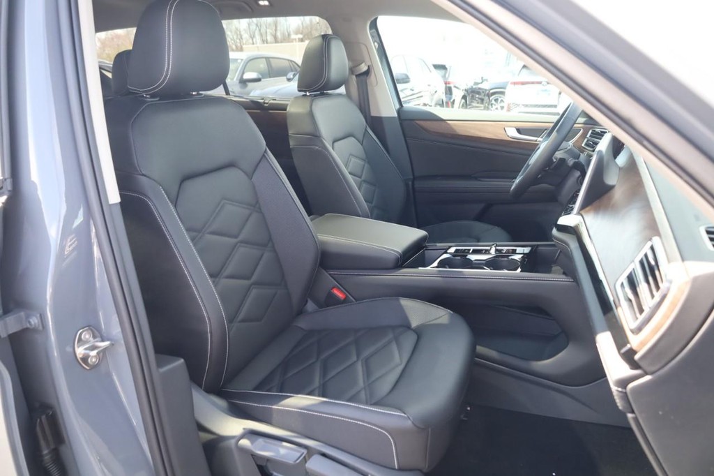 Volkswagen Atlas Vehicle Full-screen Gallery Image 21