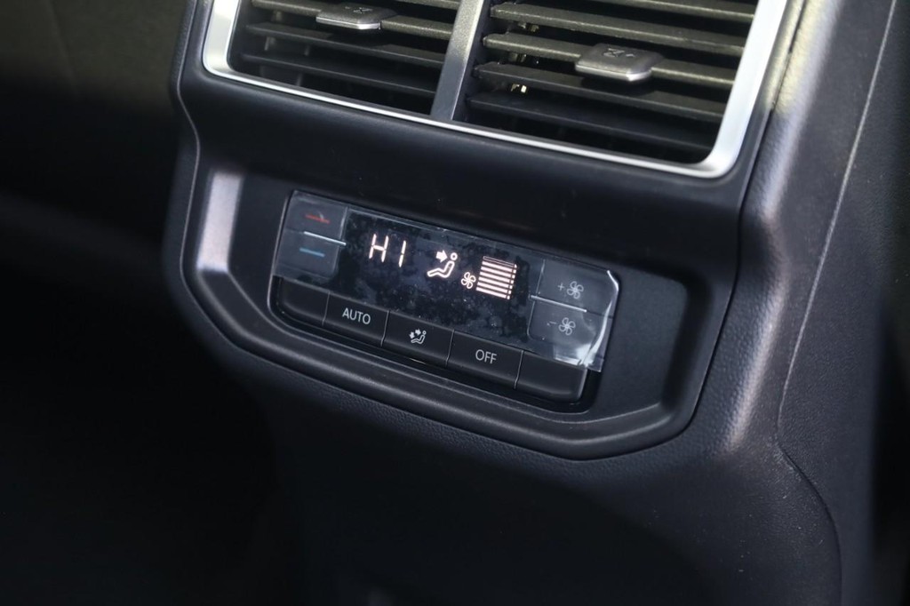 Volkswagen Atlas Vehicle Full-screen Gallery Image 24