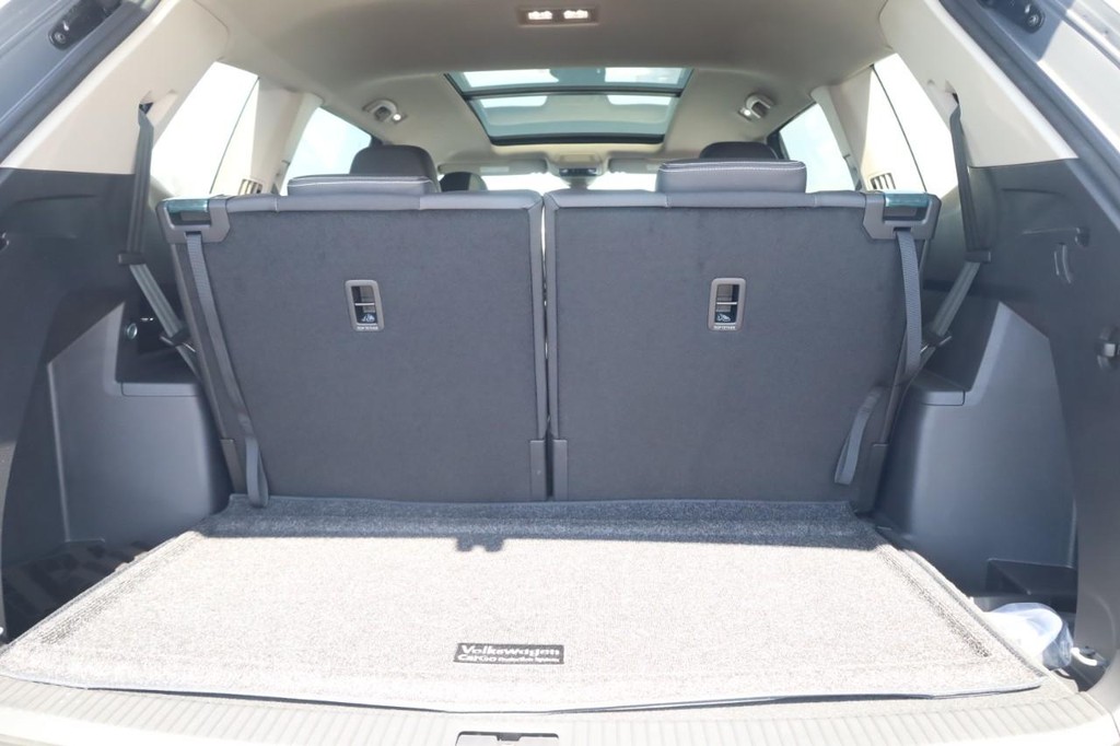 Volkswagen Atlas Vehicle Full-screen Gallery Image 25