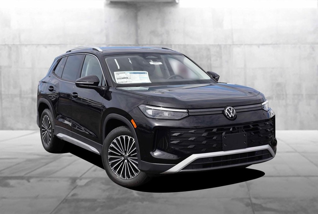 Volkswagen Tiguan Vehicle Full-screen Gallery Image 2