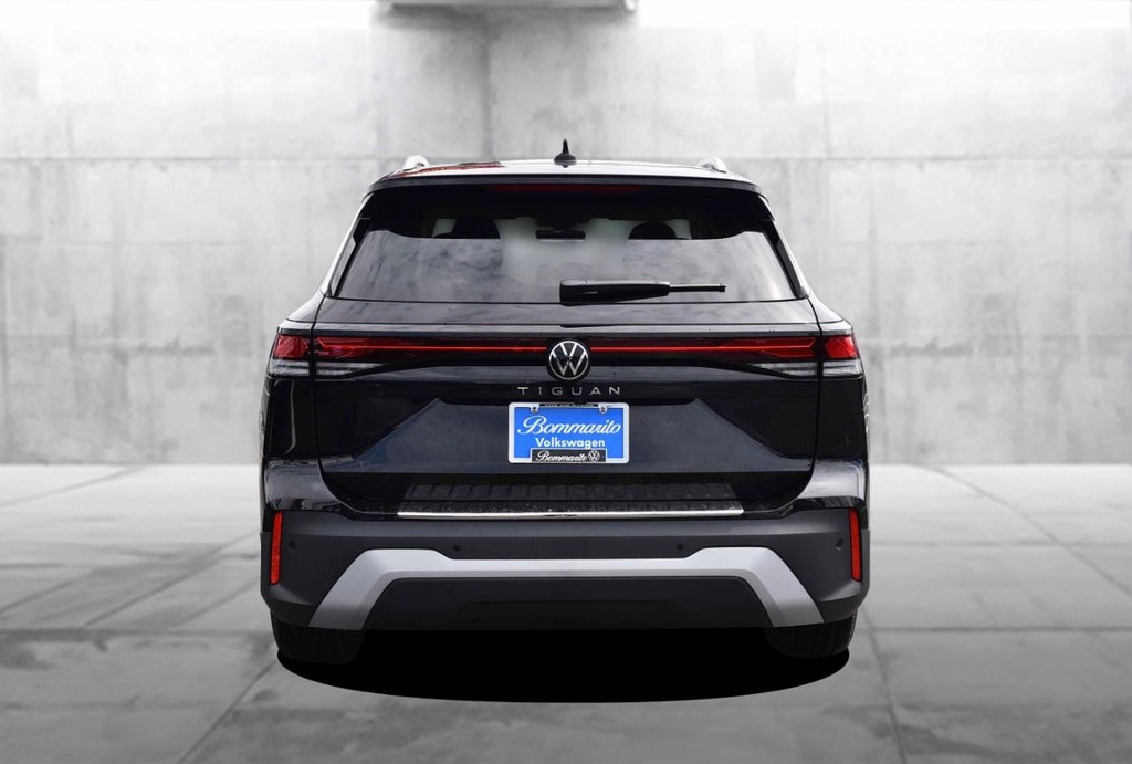 Volkswagen Tiguan Vehicle Full-screen Gallery Image 6