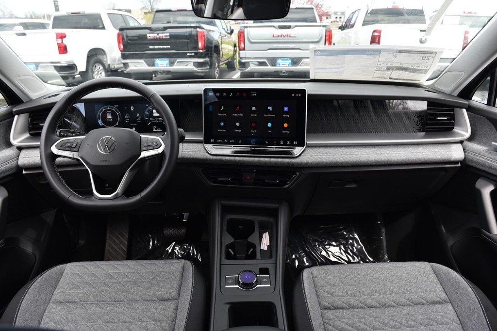 Volkswagen Tiguan Vehicle Full-screen Gallery Image 7