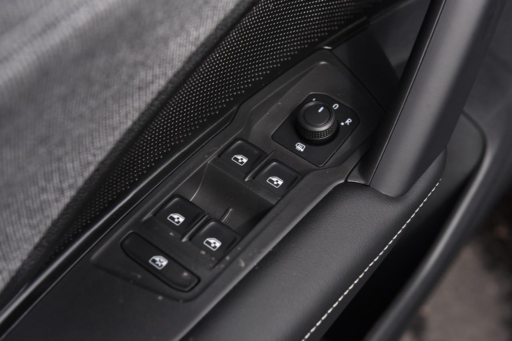 Volkswagen Tiguan Vehicle Full-screen Gallery Image 8