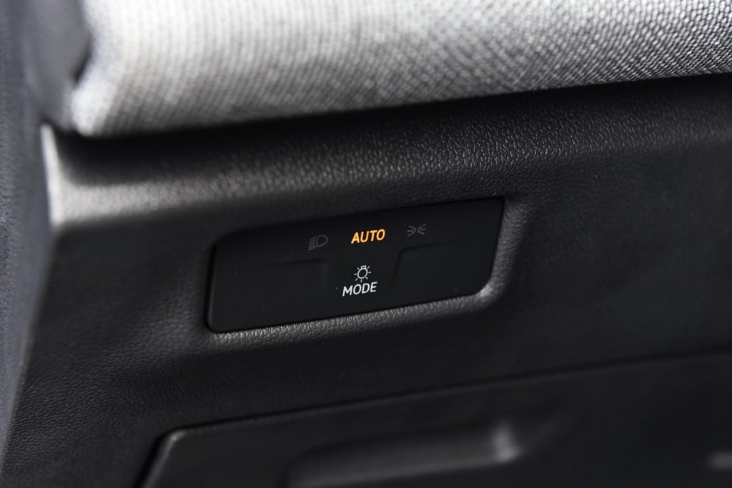 Volkswagen Tiguan Vehicle Full-screen Gallery Image 10