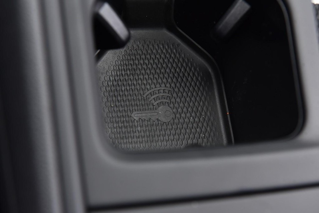 Volkswagen Tiguan Vehicle Full-screen Gallery Image 15