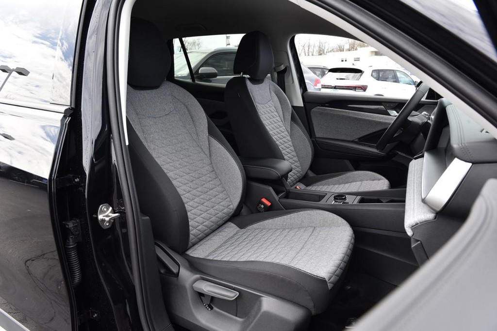 Volkswagen Tiguan Vehicle Full-screen Gallery Image 19