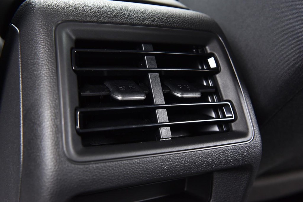 Volkswagen Tiguan Vehicle Full-screen Gallery Image 21