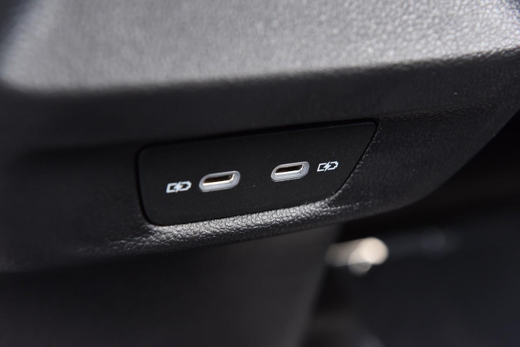 Volkswagen Tiguan Vehicle Full-screen Gallery Image 22