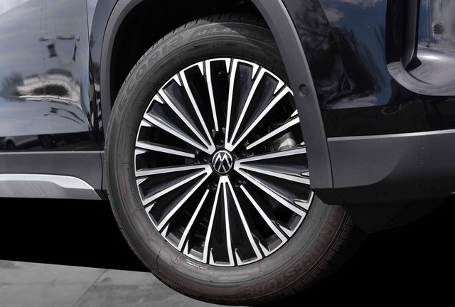 Volkswagen Tiguan Vehicle Image 03