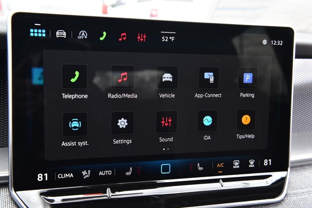 Volkswagen Tiguan Vehicle Image 14