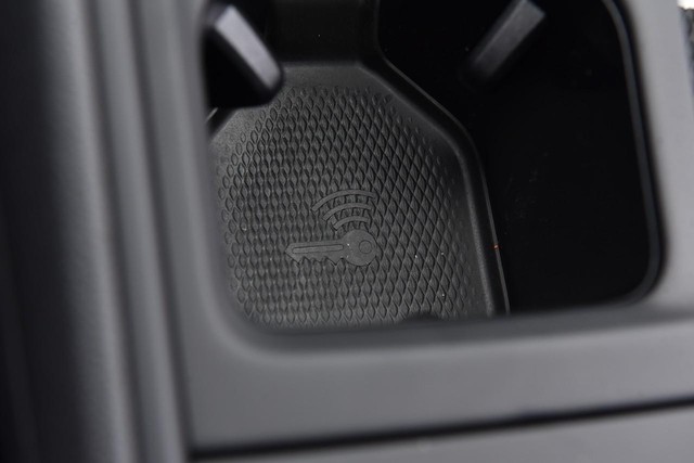 Volkswagen Tiguan Vehicle Image 15