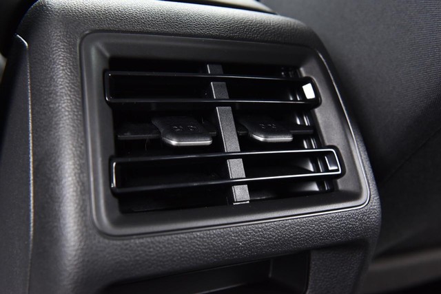 Volkswagen Tiguan Vehicle Image 21