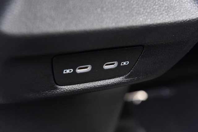 Volkswagen Tiguan Vehicle Image 22