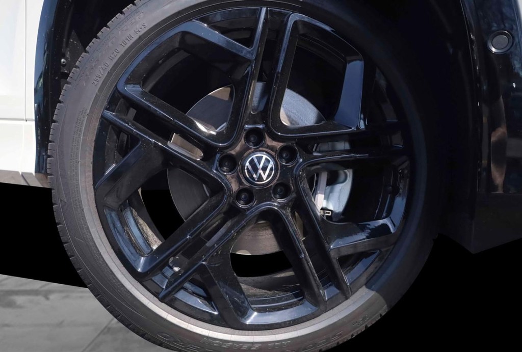 Volkswagen Tiguan Vehicle Full-screen Gallery Image 3