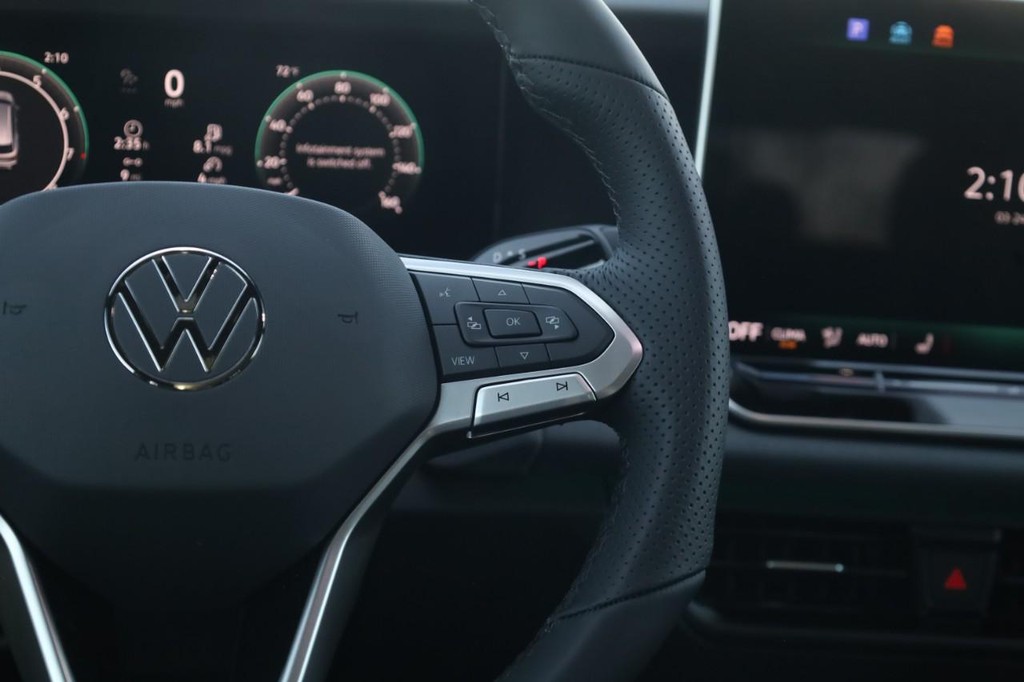 Volkswagen Tiguan Vehicle Full-screen Gallery Image 9