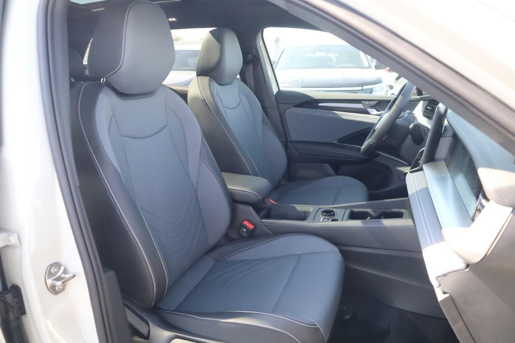 Volkswagen Tiguan Vehicle Full-screen Gallery Image 20