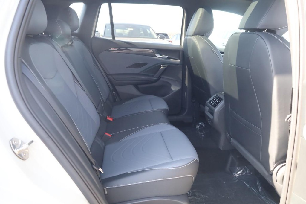 Volkswagen Tiguan Vehicle Full-screen Gallery Image 21