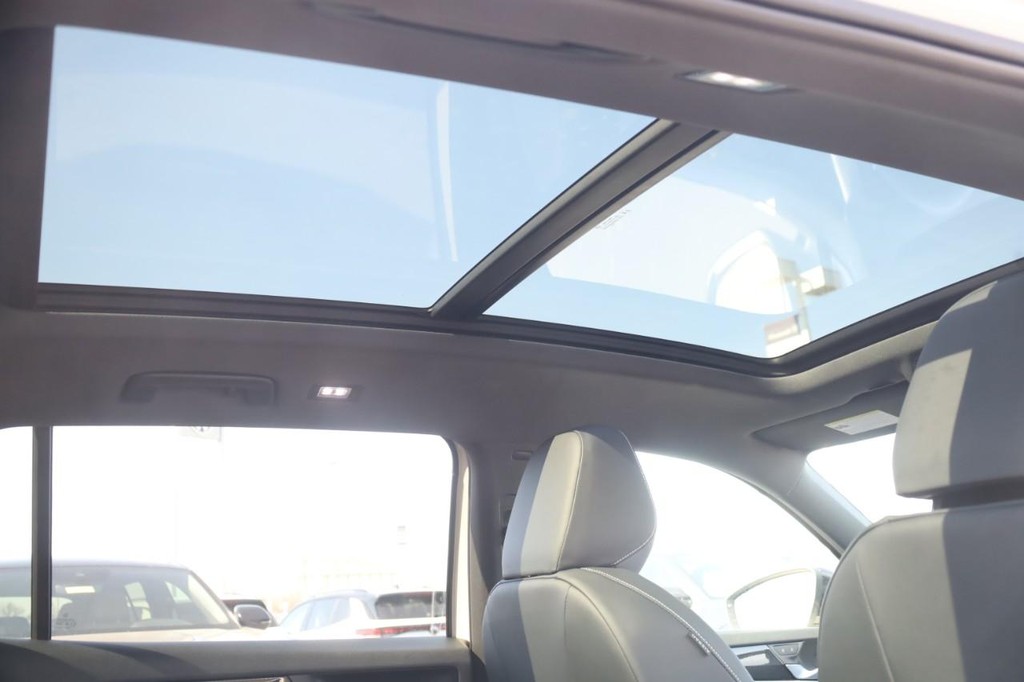 Volkswagen Tiguan Vehicle Full-screen Gallery Image 22