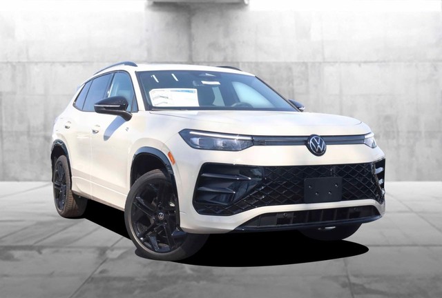 Volkswagen Tiguan Vehicle Image 02