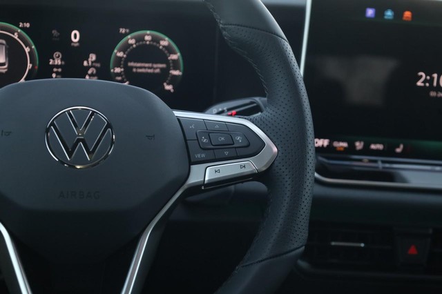 Volkswagen Tiguan Vehicle Image 09