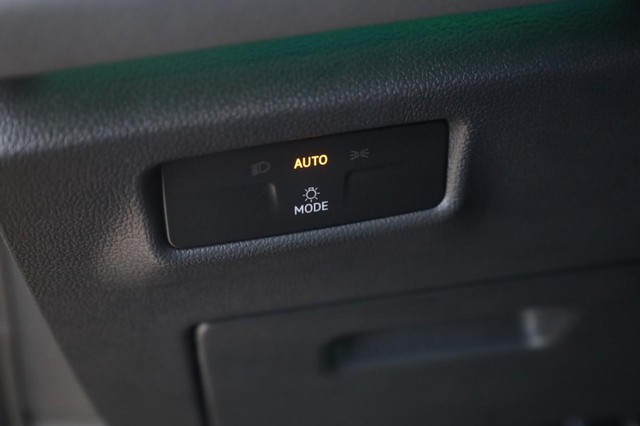 Volkswagen Tiguan Vehicle Image 13