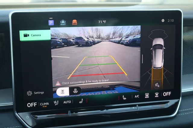 Volkswagen Tiguan Vehicle Image 16