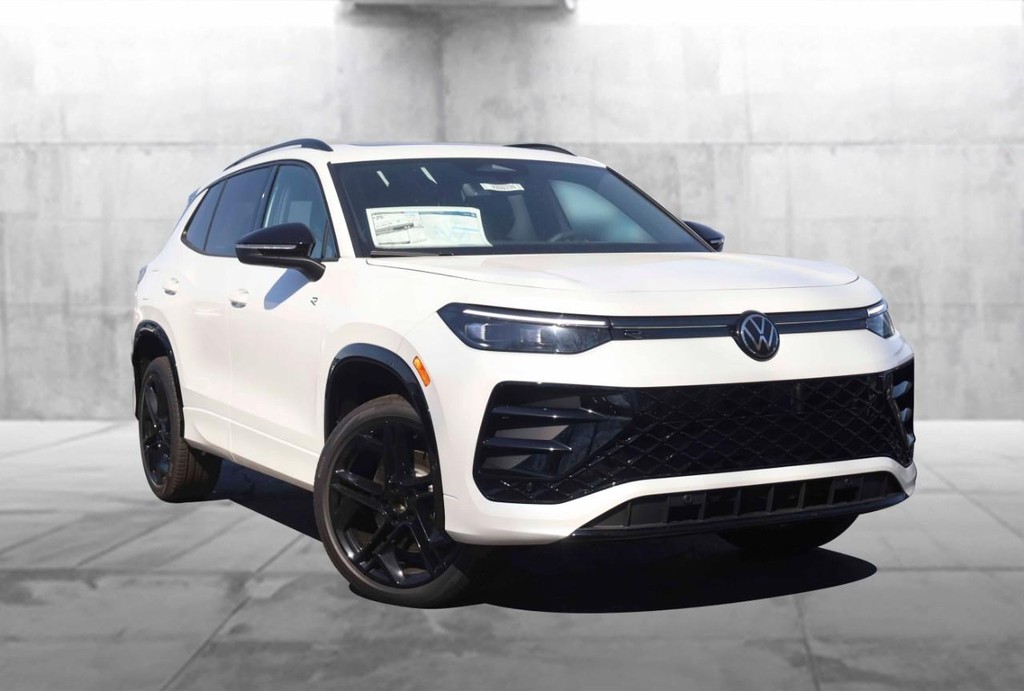 Volkswagen Tiguan Vehicle Full-screen Gallery Image 2