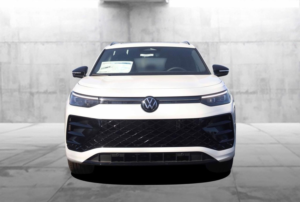 Volkswagen Tiguan Vehicle Full-screen Gallery Image 4