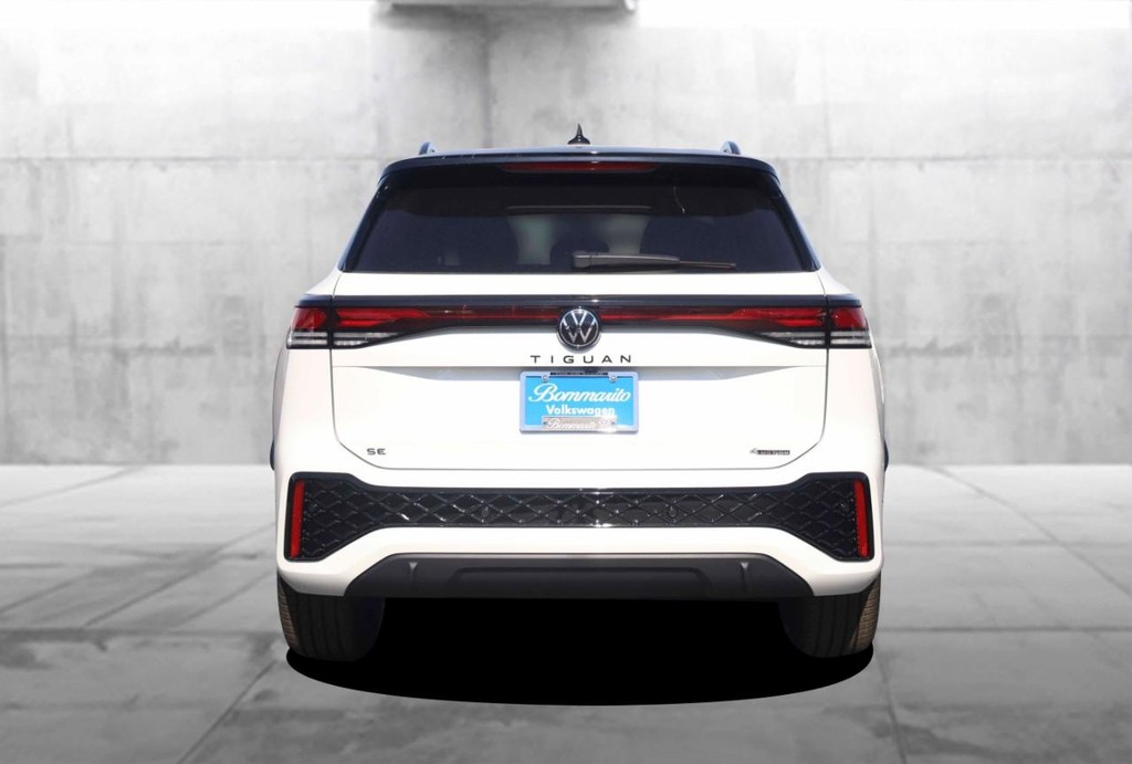 Volkswagen Tiguan Vehicle Full-screen Gallery Image 6