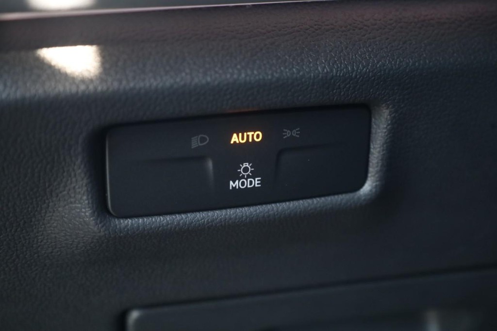 Volkswagen Tiguan Vehicle Full-screen Gallery Image 13