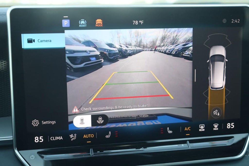 Volkswagen Tiguan Vehicle Full-screen Gallery Image 16