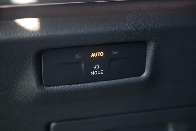 Volkswagen Tiguan Vehicle Image 13