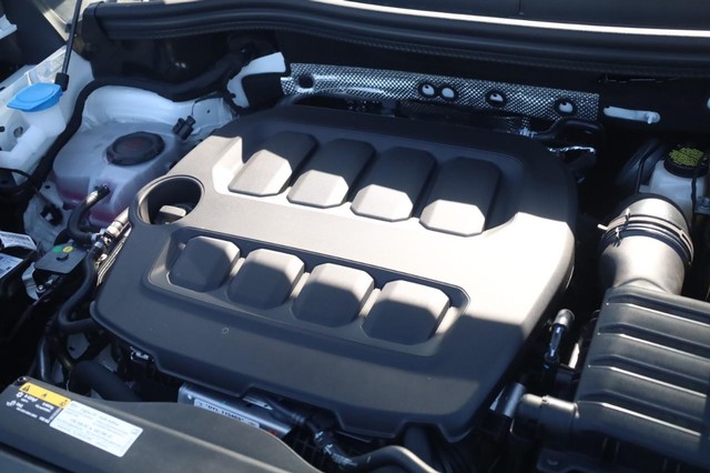 Volkswagen Tiguan Vehicle Image 24