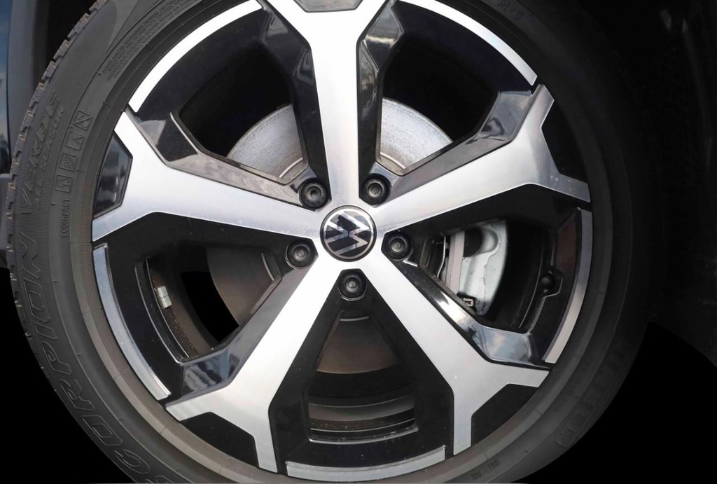 Volkswagen Tiguan Vehicle Full-screen Gallery Image 3