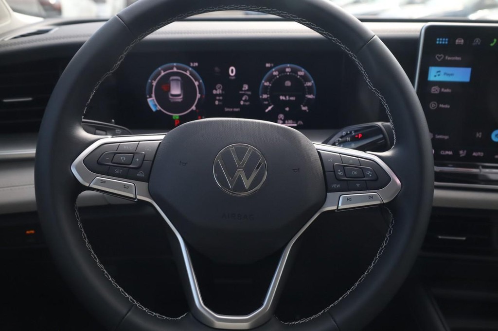 Volkswagen Tiguan Vehicle Full-screen Gallery Image 8