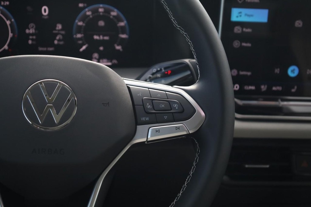 Volkswagen Tiguan Vehicle Full-screen Gallery Image 9