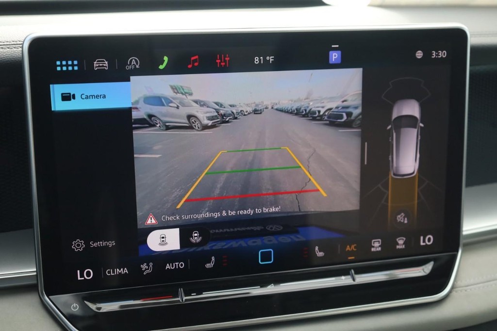 Volkswagen Tiguan Vehicle Full-screen Gallery Image 16