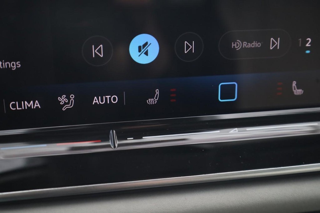 Volkswagen Tiguan Vehicle Full-screen Gallery Image 17