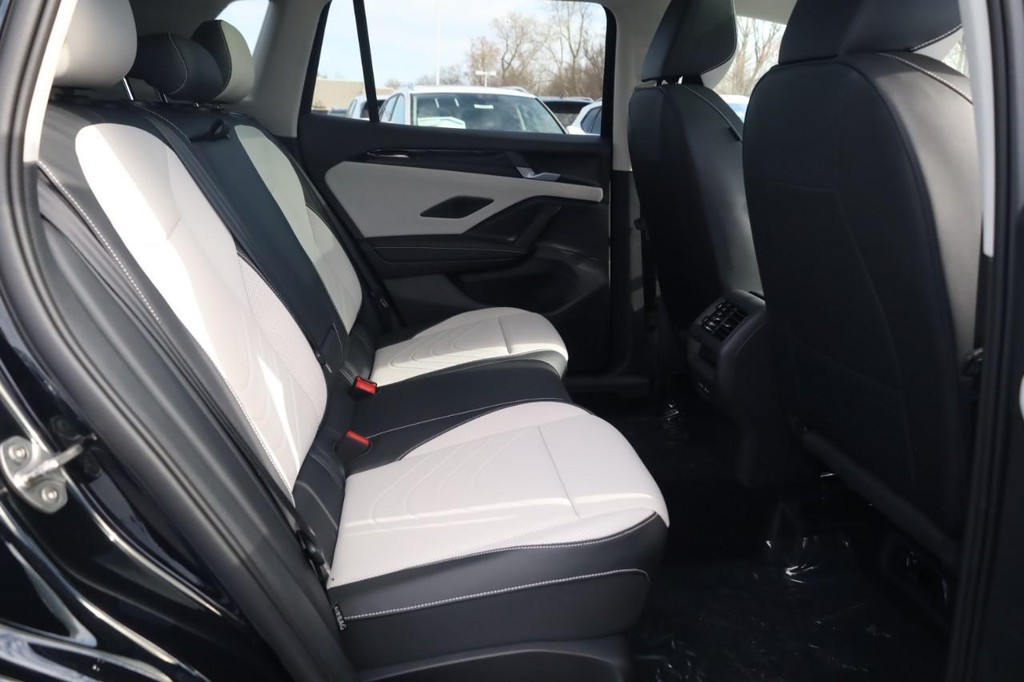 Volkswagen Tiguan Vehicle Full-screen Gallery Image 21