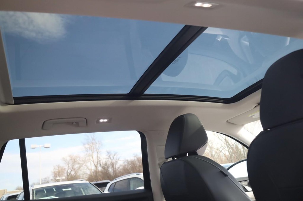 Volkswagen Tiguan Vehicle Full-screen Gallery Image 22