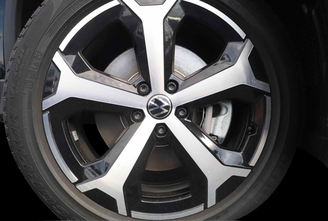 Volkswagen Tiguan Vehicle Image 03