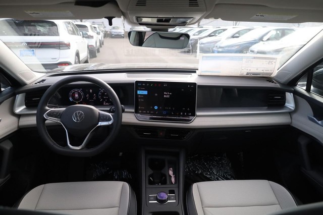 Volkswagen Tiguan Vehicle Image 07