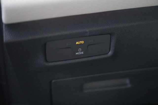 Volkswagen Tiguan Vehicle Image 13